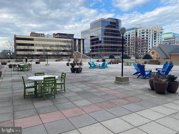 $383,900 | 3800 Fairfax Drive, Unit 207, Arlington, VA 22203