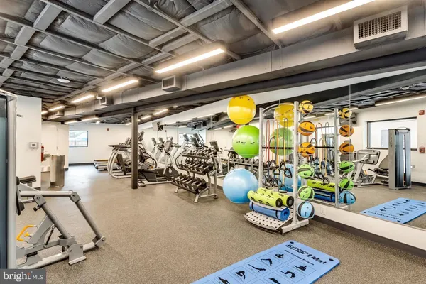 $383,900 | 3800 Fairfax Drive, Unit 207, Arlington, VA 22203