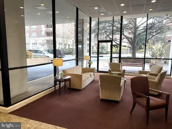 $383,900 | 3800 Fairfax Drive, Unit 207, Arlington, VA 22203