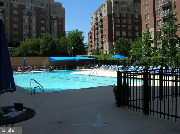$383,900 | 3800 Fairfax Drive, Unit 207, Arlington, VA 22203