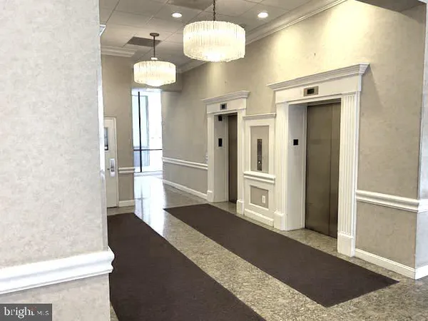 $383,900 | 3800 Fairfax Drive, Unit 207, Arlington, VA 22203