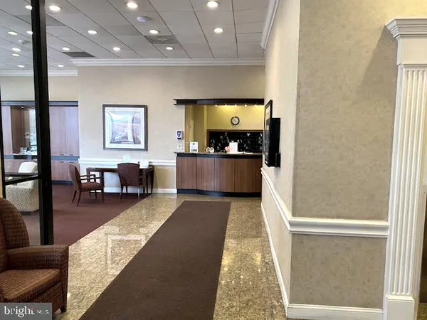 $383,900 | 3800 Fairfax Drive, Unit 207, Arlington, VA 22203