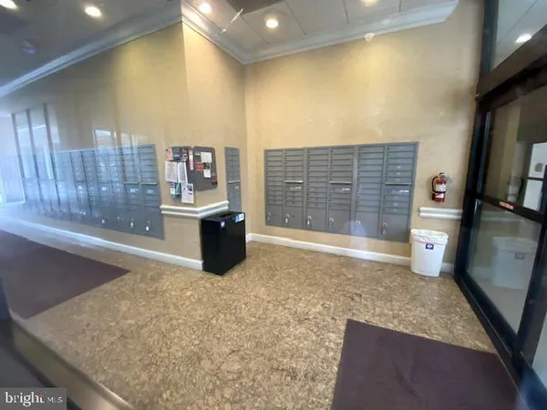 $383,900 | 3800 Fairfax Drive, Unit 207, Arlington, VA 22203