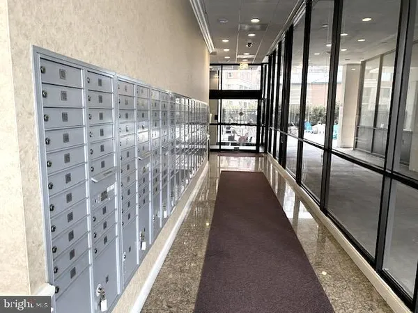 $383,900 | 3800 Fairfax Drive, Unit 207, Arlington, VA 22203