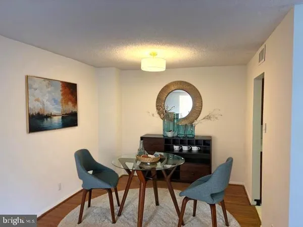 $383,900 | 3800 Fairfax Drive, Unit 207, Arlington, VA 22203
