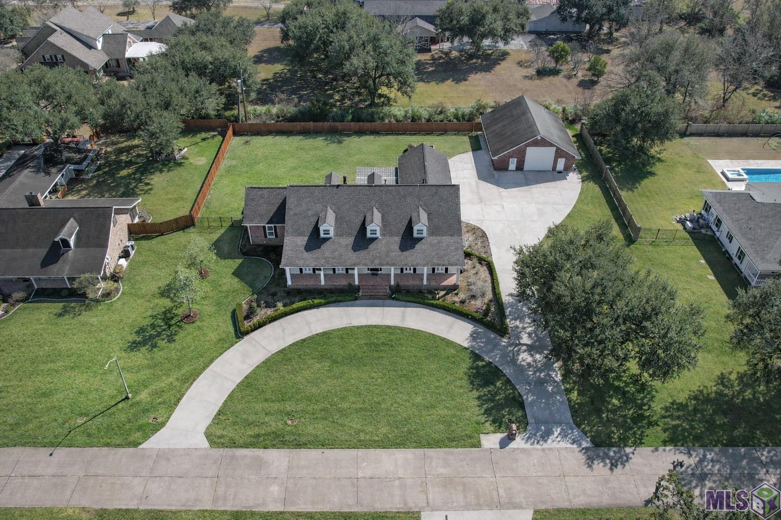 107 Talbot Drive Houma, LA 70360 - Photo 3 of 59