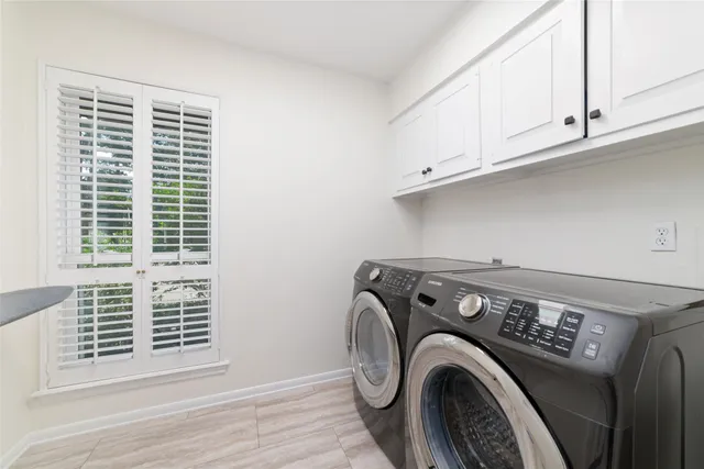 a view of washer and dryer with utility room in kitchen