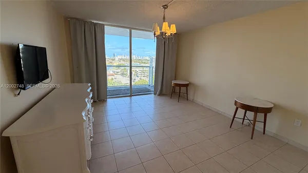 $1,600 | 1351 Northeast Miami Gardens Drive, Unit 902E, Miami, FL 33179