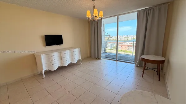 $1,600 | 1351 Northeast Miami Gardens Drive, Unit 902E, Miami, FL 33179