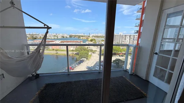 $1,600 | 1351 Northeast Miami Gardens Drive, Unit 902E, Miami, FL 33179