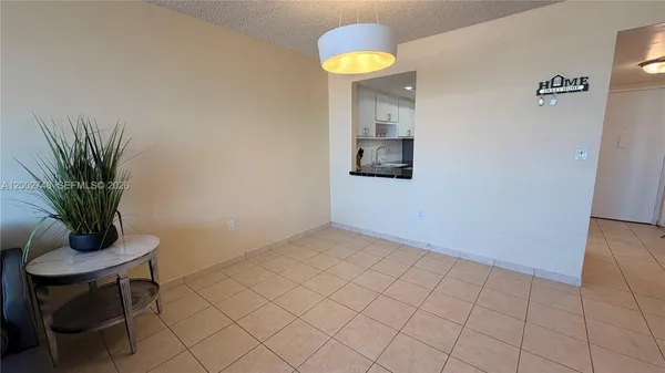 $1,600 | 1351 Northeast Miami Gardens Drive, Unit 902E, Miami, FL 33179