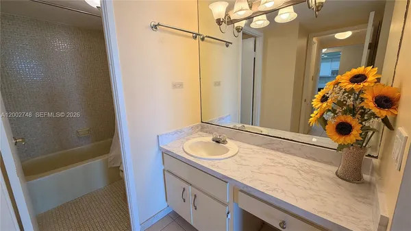 $1,600 | 1351 Northeast Miami Gardens Drive, Unit 902E, Miami, FL 33179