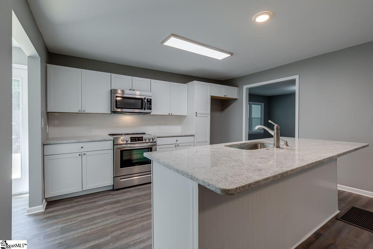 102 Pine Ridge Drive Greer, SC 29651 - Photo 3 of 33 Gallery Image 3