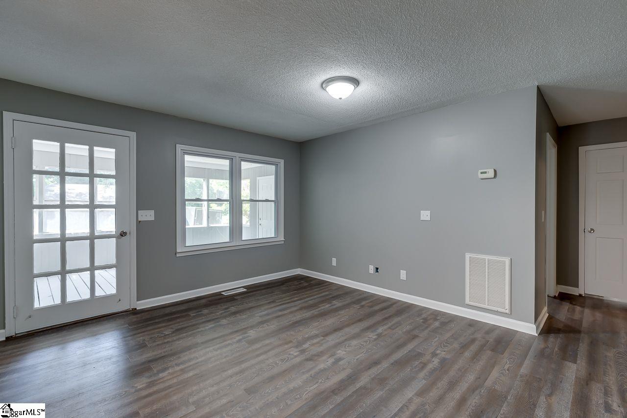 102 Pine Ridge Drive Greer, SC 29651 - Photo 4 of 33 Gallery Image 4