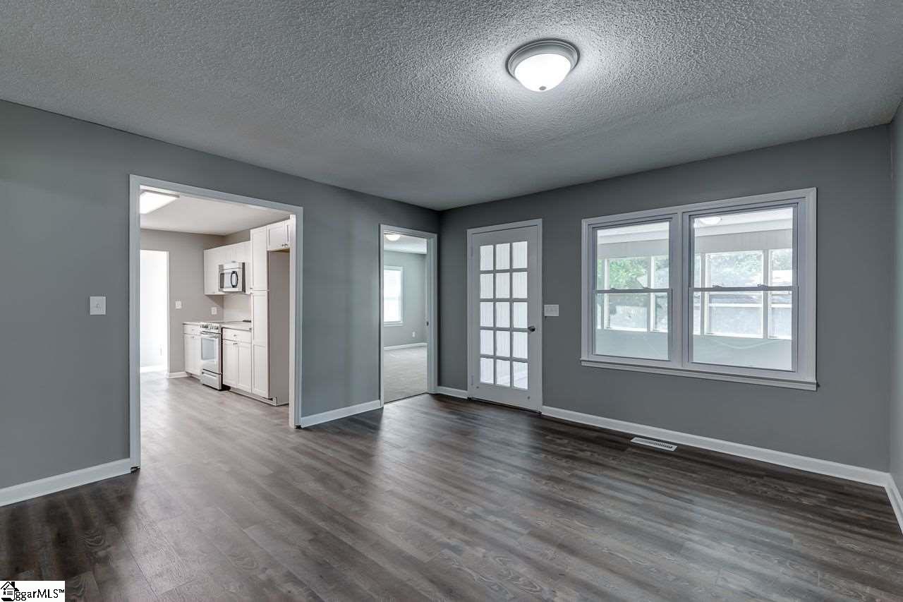 102 Pine Ridge Drive Greer, SC 29651 - Photo 5 of 33 Gallery Image 5