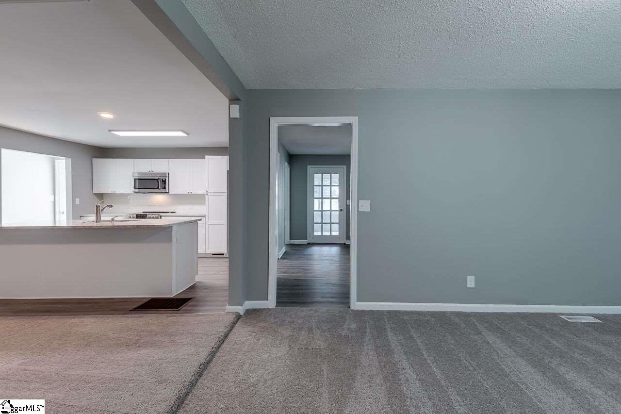 102 Pine Ridge Drive Greer, SC 29651 - Photo 6 of 33 Gallery Image 6