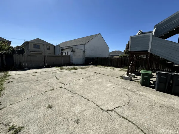 $995,000 | 831 35th Street, Oakland, CA 94608