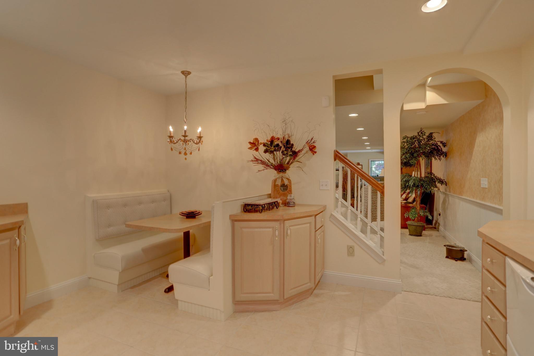16 Deerfield Road Lancaster, PA 17603 - Photo 28 of 56 Basement kitchen booth