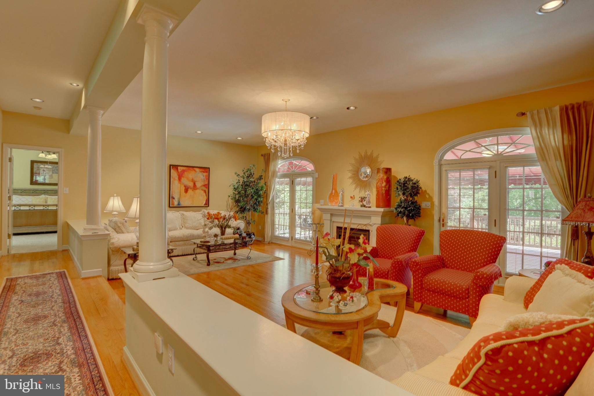 16 Deerfield Road Lancaster, PA 17603 - Photo 9 of 56 Living Room
