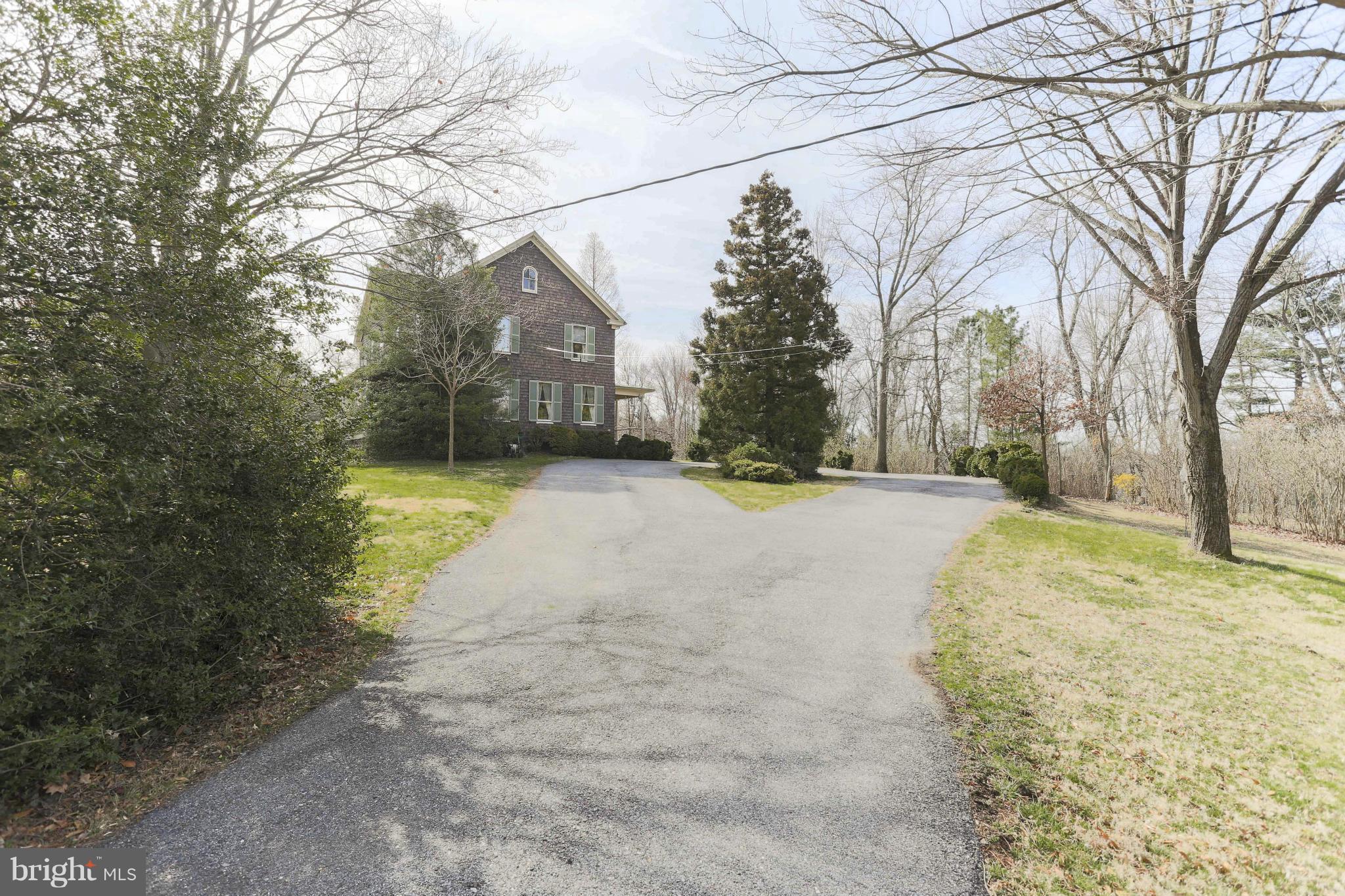 403 Gun Road Baltimore, MD 21227 - Photo 21 of 29 Large Circular Driveway Next to 2-Car Garage