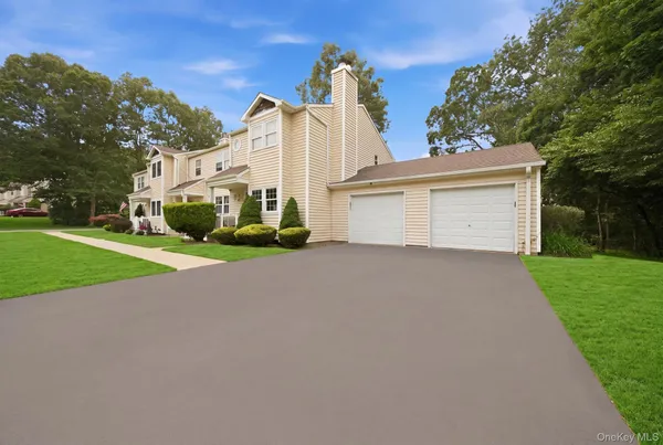 $479,999 | 30 Jefferson Commons, Yaphank, NY 11980