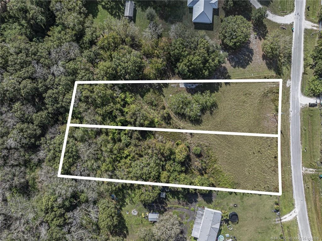 17510 Northwest 38th Avenue Okeechobee, FL 34972 - Photo 7 of 11 a view of a balcony