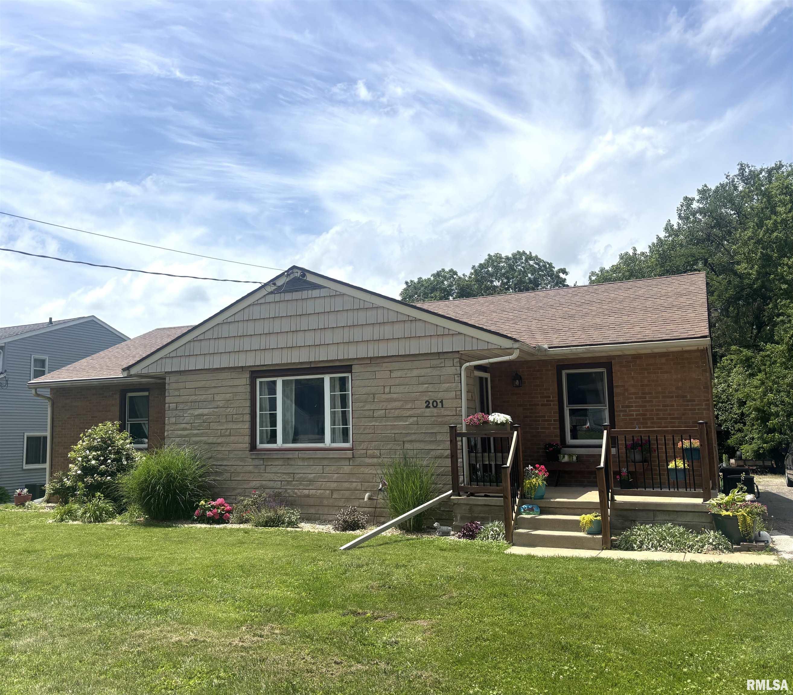 201 Brookview Road East Peoria, IL 61611 - Photo 1 of 1