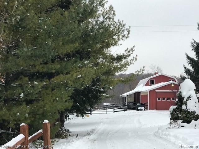 2881 East Jones Road Howell, MI 48855 - Photo 68 of 76 Paddocks have full length overhangs 40 x 8