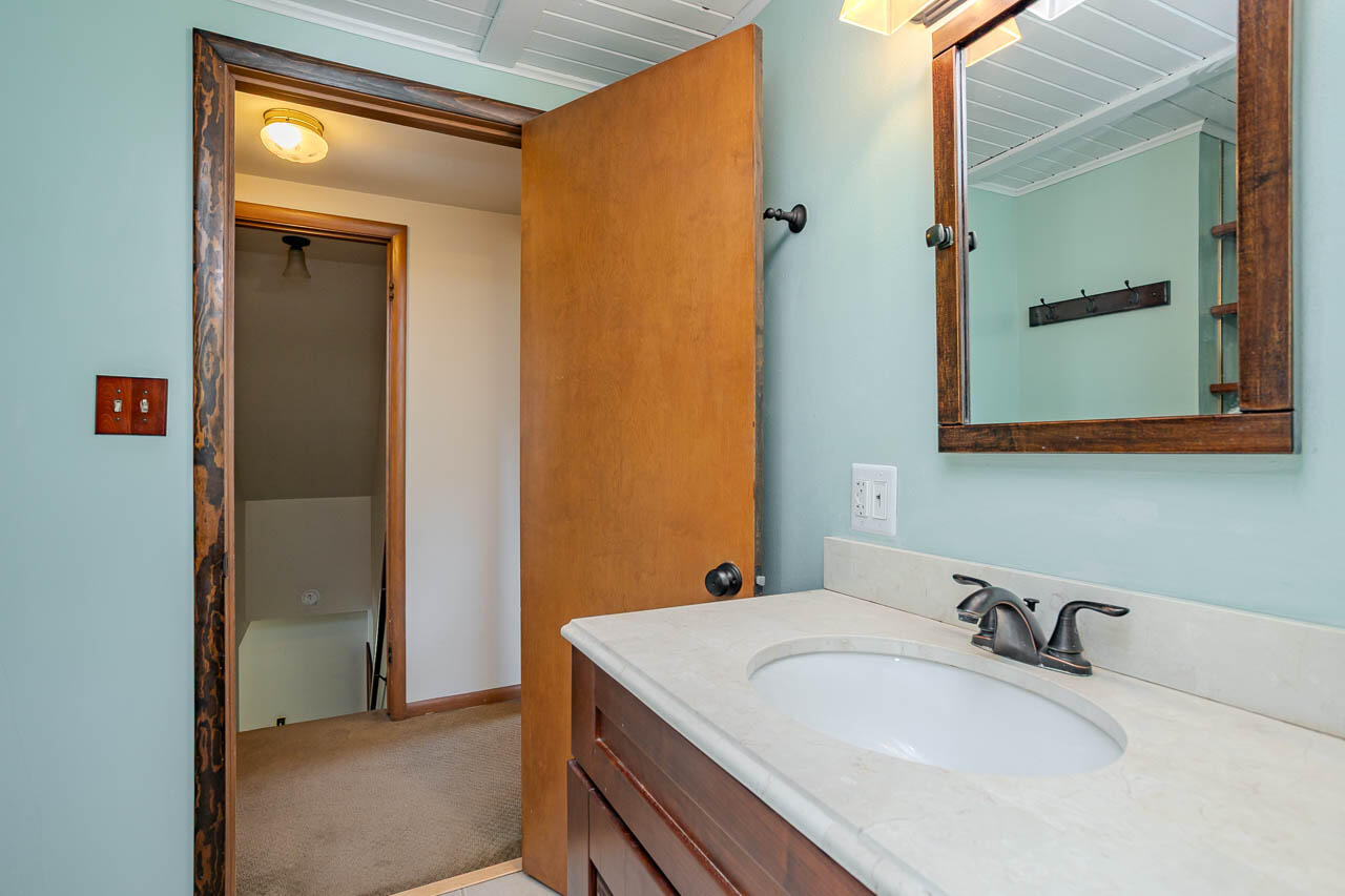 1111 Marquardt Road Wausau, WI 54403 - Photo 43 of 62 Primary bathroom - Upper floor