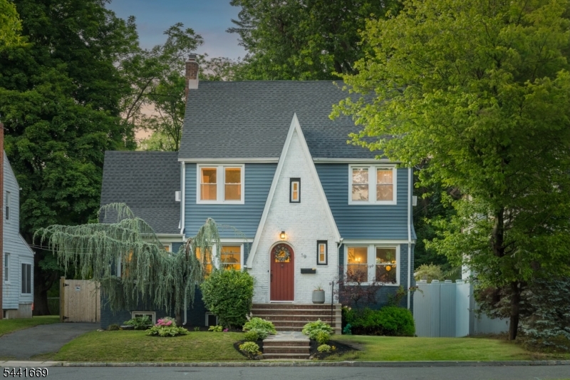 19 Buckingham Road West Orange, NJ 07052 - Photo 1 of 50