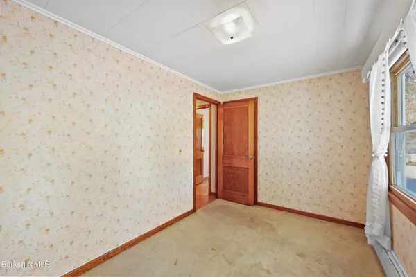 a view of an entryway with a livingroom