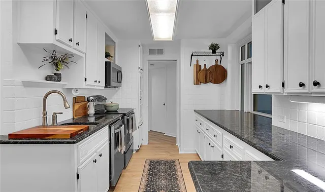 a close view of sink and tap