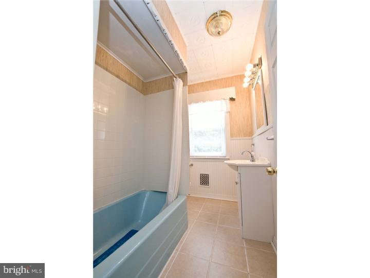 216 Lippincott Avenue Riverside, NJ 08075 - Photo 9 of 17 Bathroom