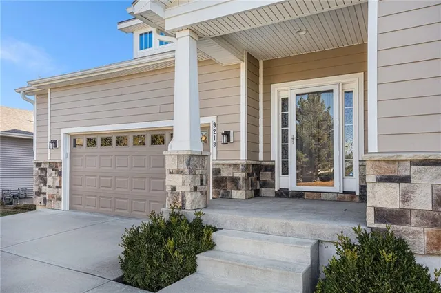 $525,000 | 9213 Kenton Street, Lenexa, KS 66227