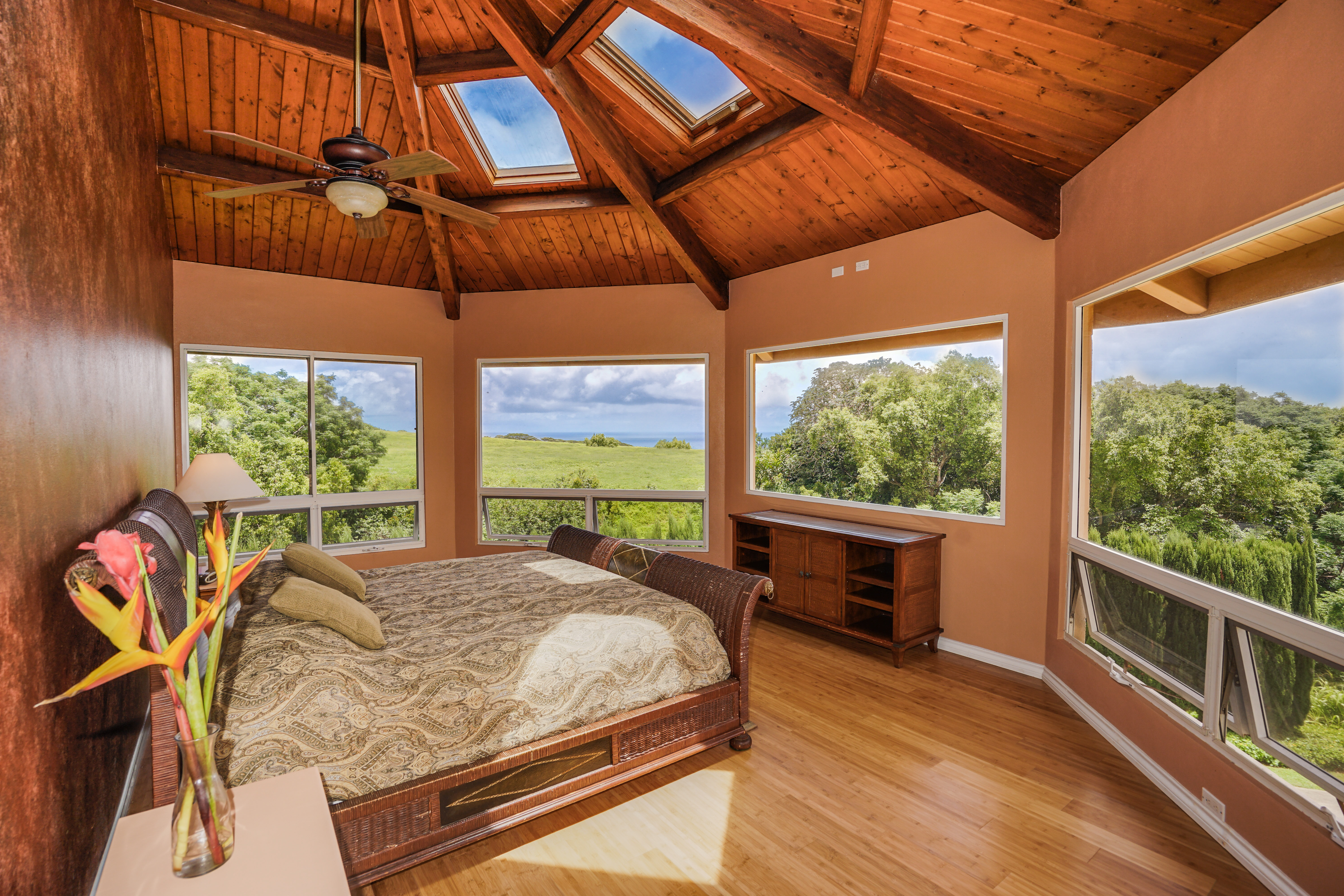 4700 Kapuna Road Kilauea, HI 96754 - Photo 8 of 17 a bed sitting in a bedroom next to a window