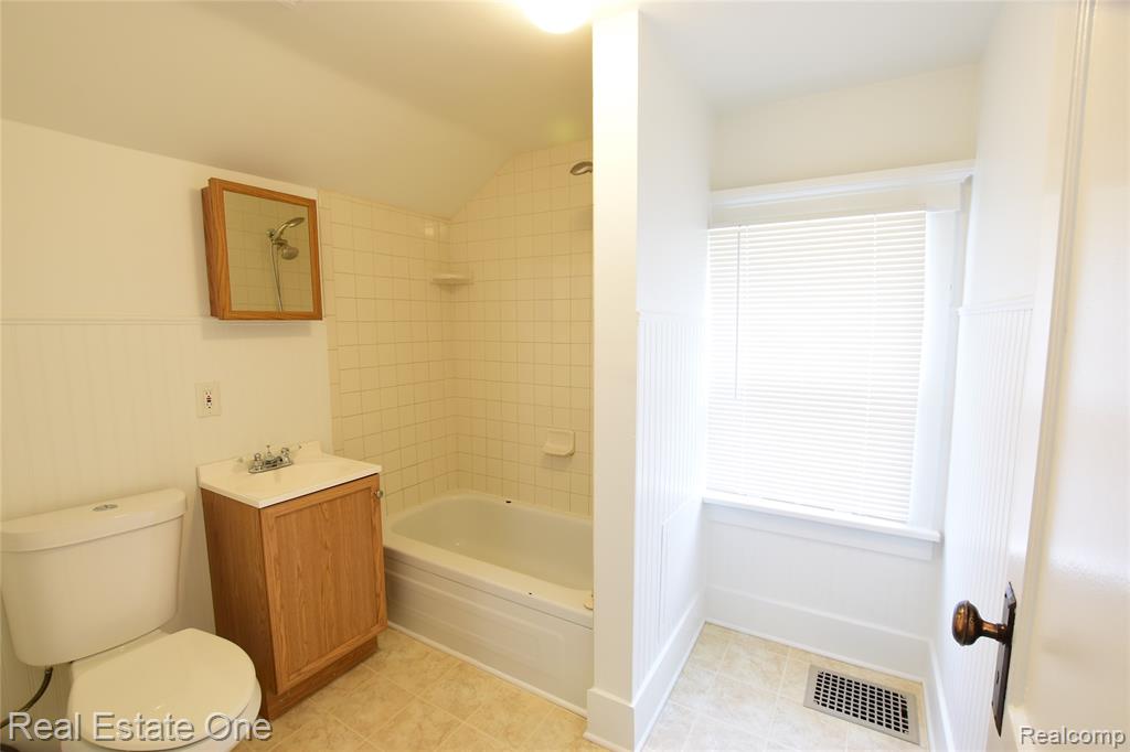 99 Chippewa Road Pontiac, MI 48341 - Photo 23 of 28