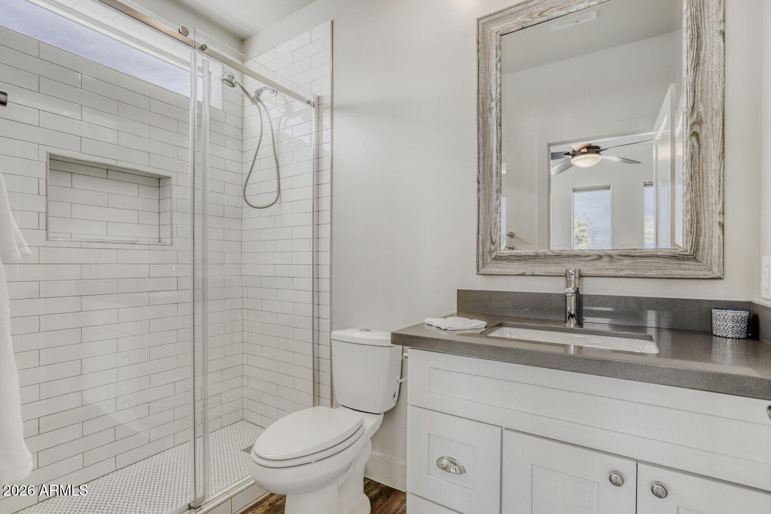 1005 East Weldon Avenue Phoenix, AZ 85014 - Photo 21 of 33 Ensuite Bathroom Front Bedroom