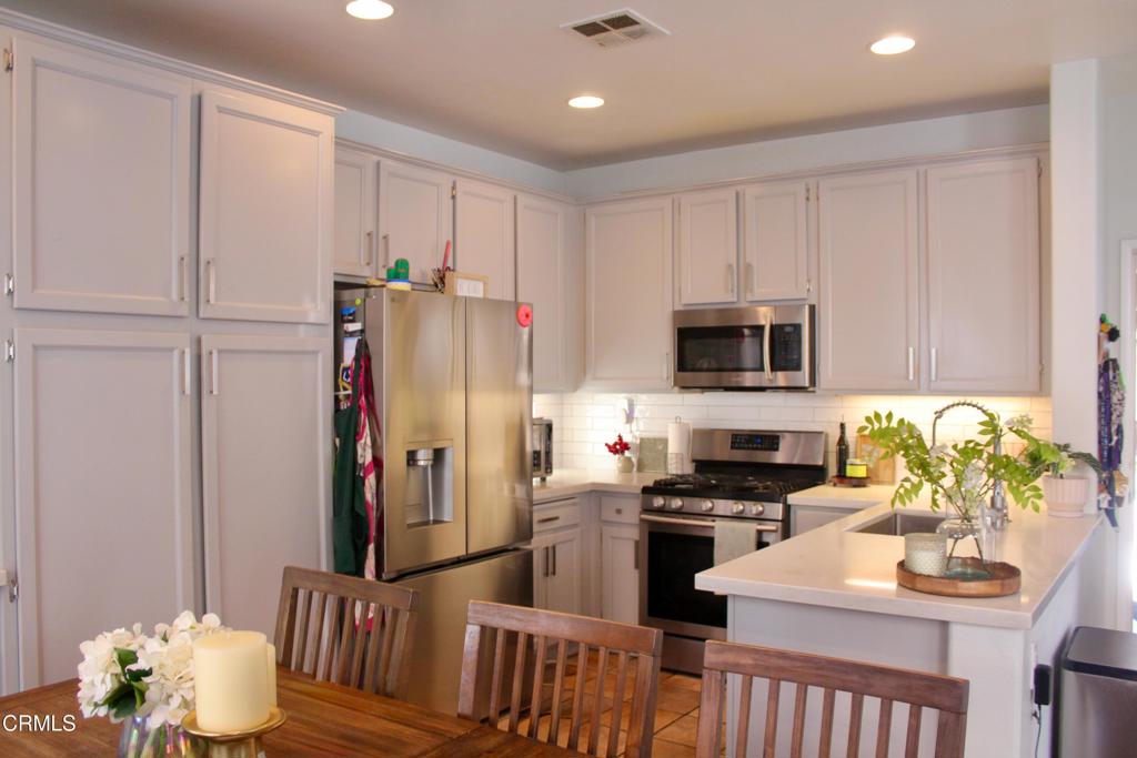 902 Paseo Brisas Lindas Oxnard, CA 93030 - Photo 3 of 24