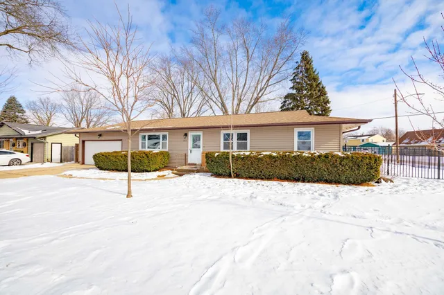 $212,000 | 1993 Meadow Drive, Beloit, WI 53511