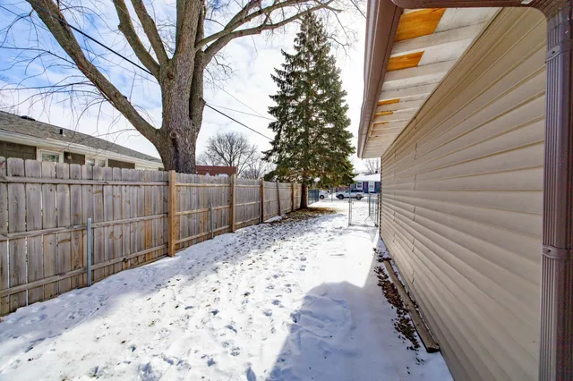 $212,000 | 1993 Meadow Drive, Beloit, WI 53511