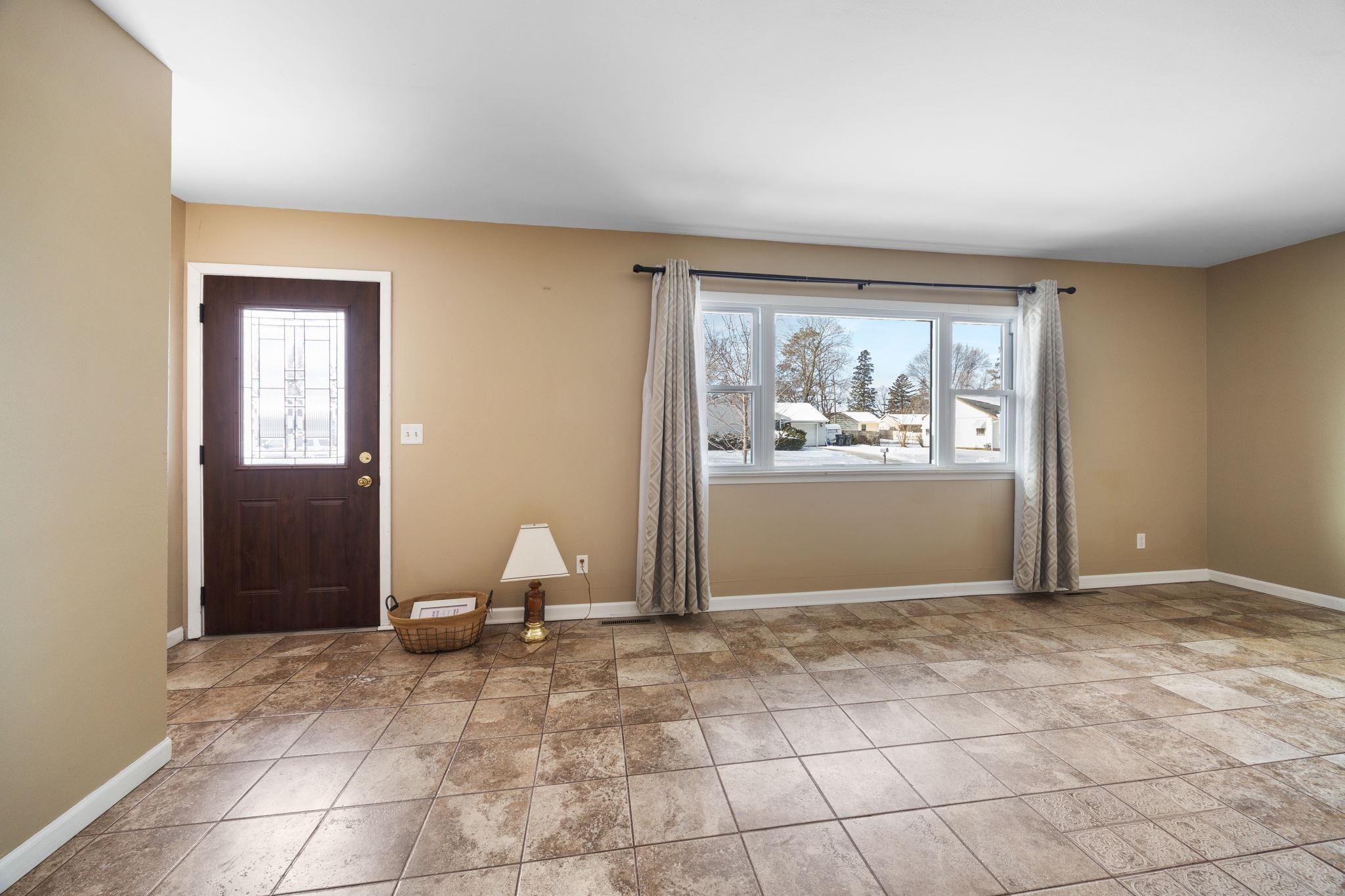 1993 Meadow Drive Beloit, WI 53511 - Photo 6 of 52