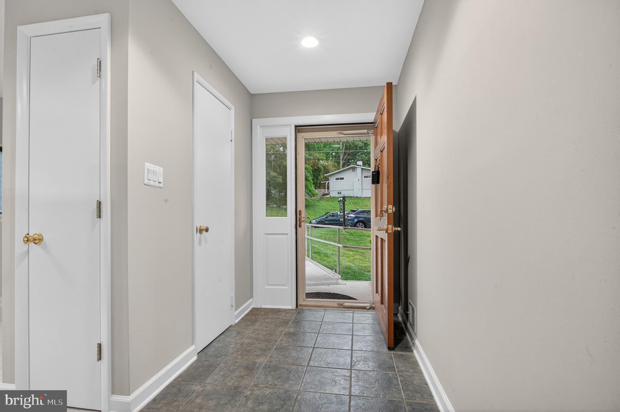 6333 Camilla Street Springfield, VA 22152 - Photo 3 of 54