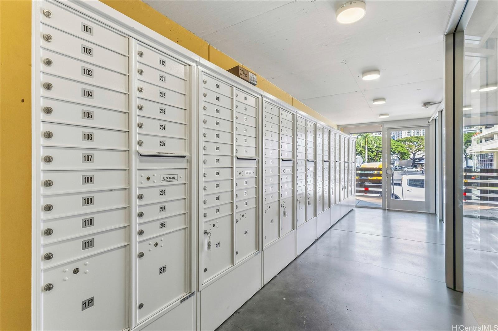 803 Waimanu Street, Unit 702 Honolulu, HI 96813 - Photo 14 of 19 a view of entryway with stairs