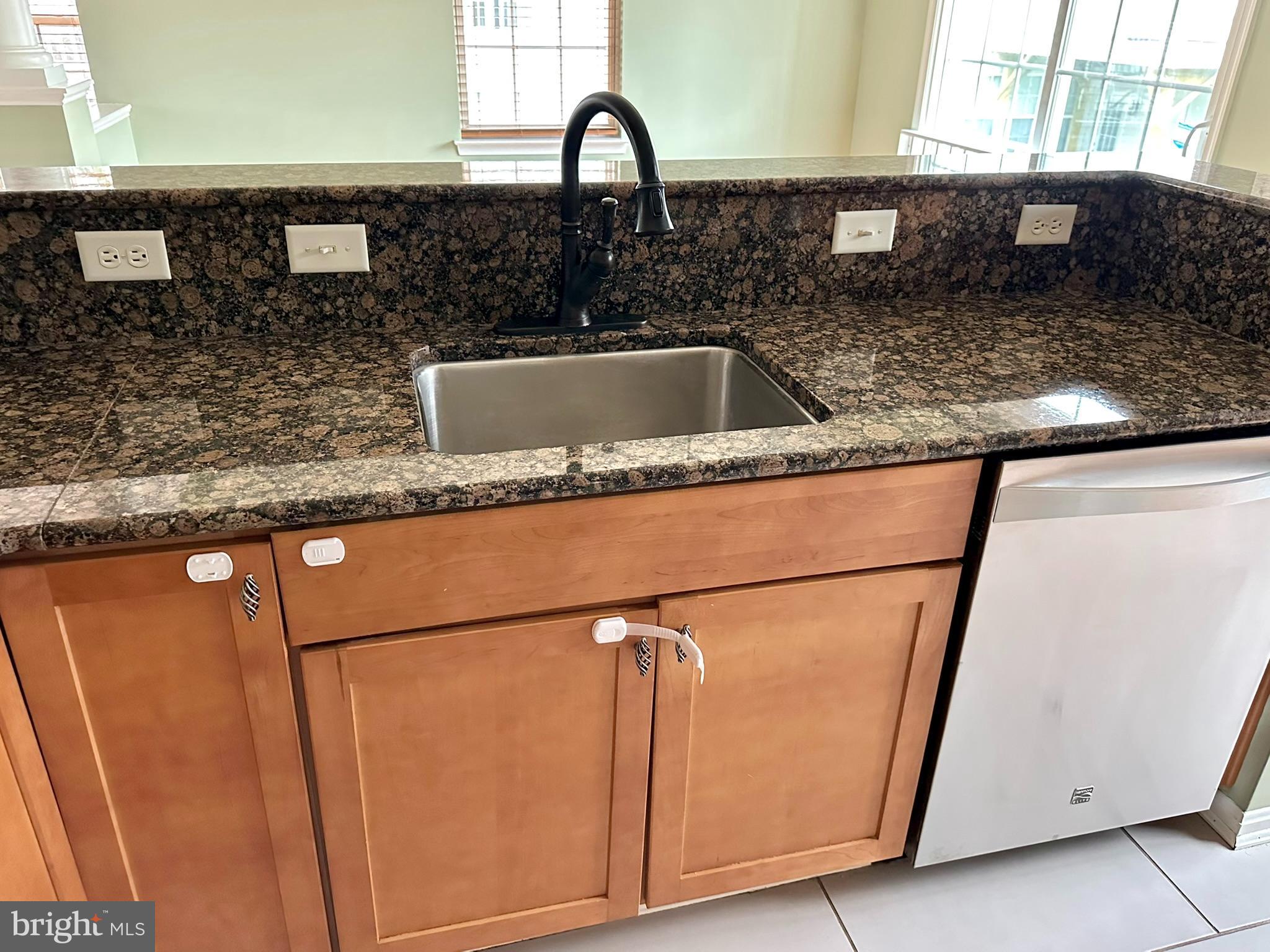 8405 Charmed Days Laurel, MD 20723 - Photo 24 of 44 Granite Counters