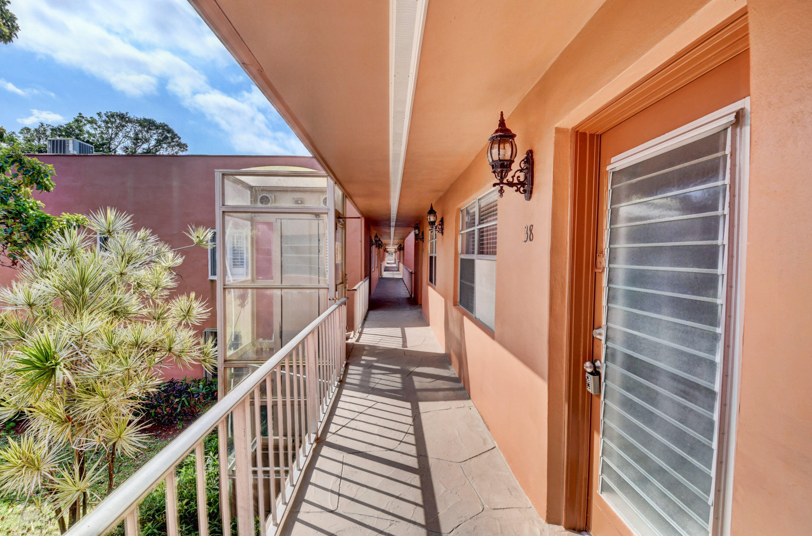 38 Normandy A Delray Beach, FL 33484 - Photo 3 of 32 03_dsc_9298_299_300_301_302