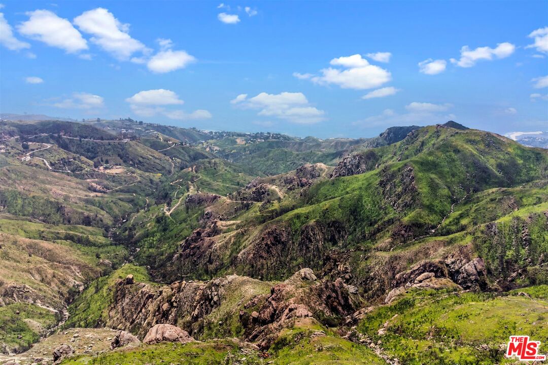 1 Piuma Road Malibu, CA 90265 - Photo 11 of 22 a view of a city