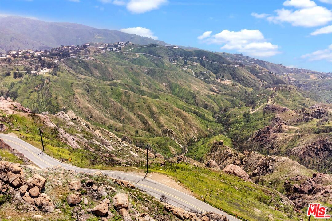 1 Piuma Road Malibu, CA 90265 - Photo 12 of 22 view of city and mountain