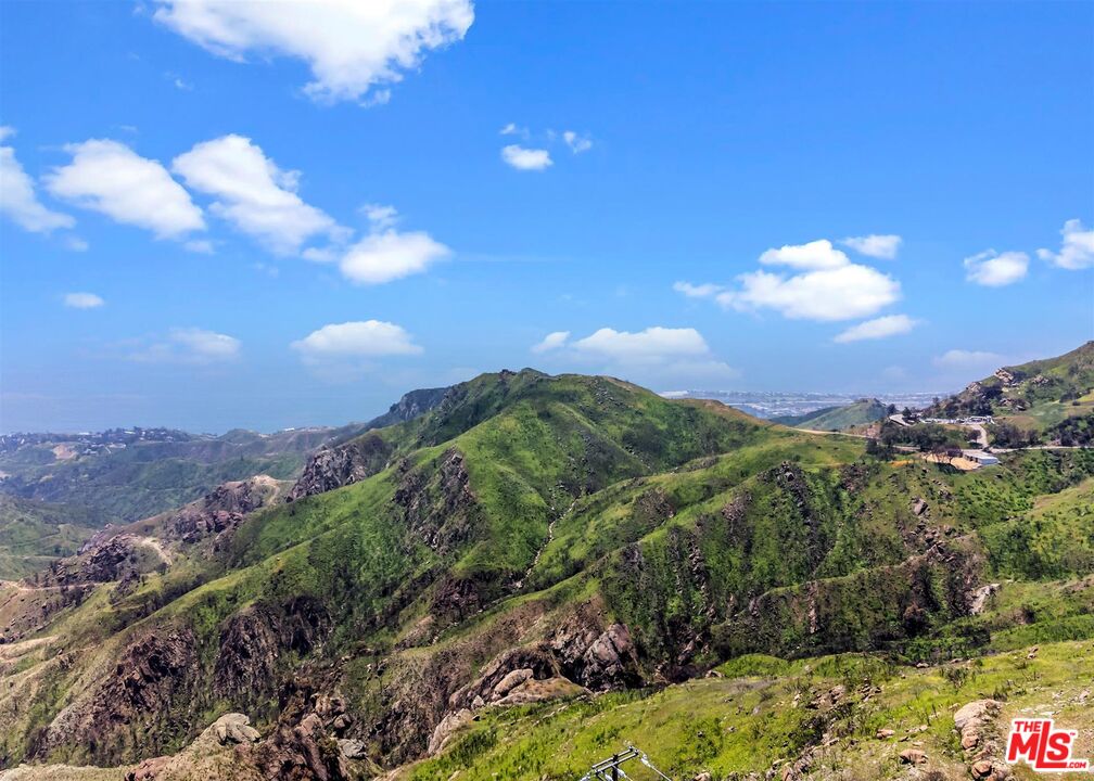 1 Piuma Road Malibu, CA 90265 - Photo 14 of 22 a view of a city