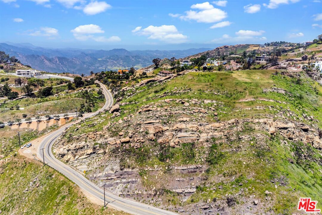 1 Piuma Road Malibu, CA 90265 - Photo 9 of 22 a view of a city