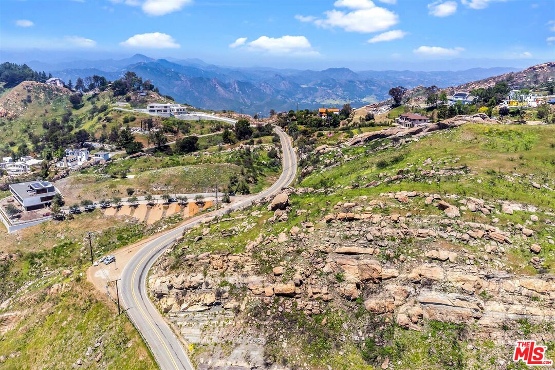 1 Piuma Road Malibu, CA 90265 - Photo 10 of 22 a view of a city